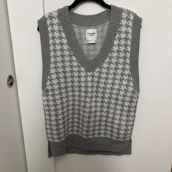 Houndstooth Sweater Vest - Picture 2 of 3